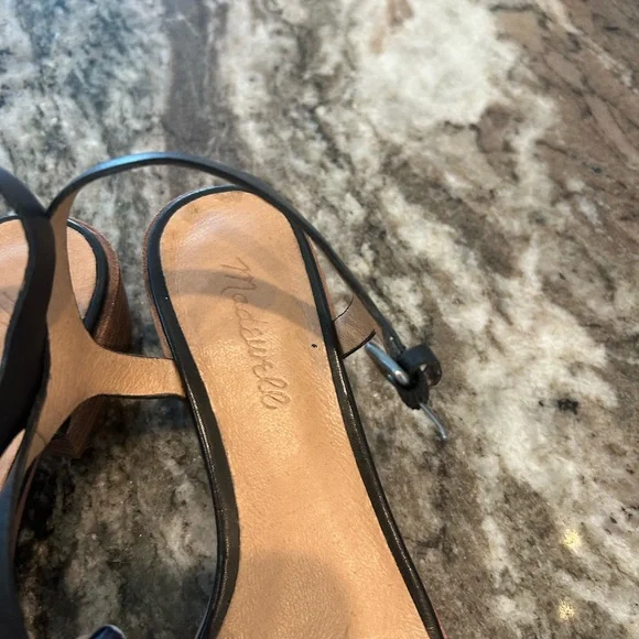 Madewell Black Minimalist Sandals, size 7.5, some wear but GUC - Picture 2 of 9